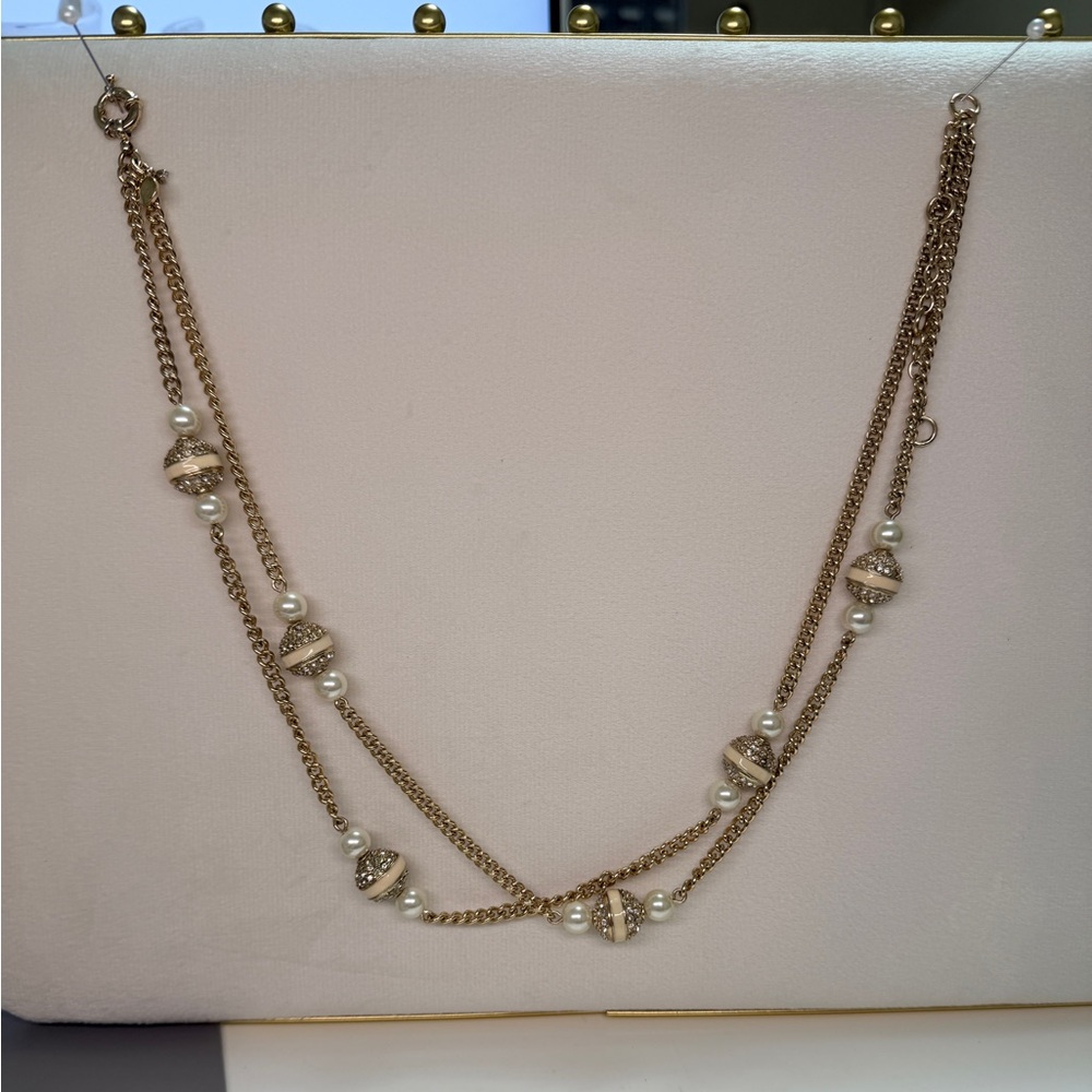 Elegant Gold and Pearl Necklace